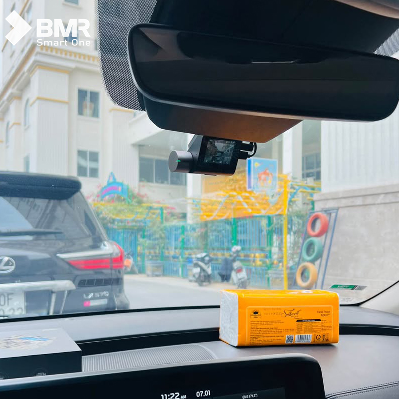 Kia Carnival lên đời camera 70mai Dash Cam A510