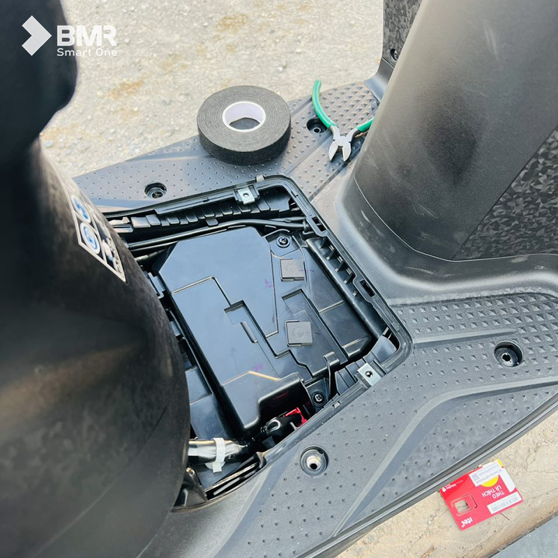 Lắp thiết bị định vị xe máy S09A 4G đến ngay BMR Smart One