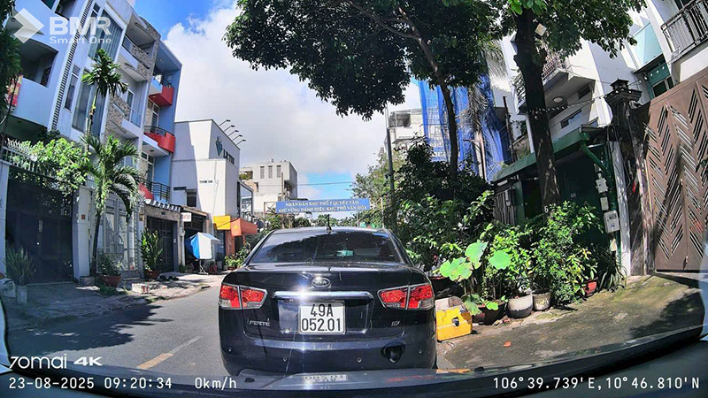 Thêm một hình ảnh khác từ 70mai A800SE ghi nhận lúc trời nắng nóng