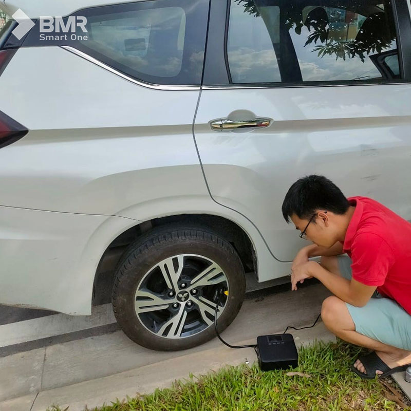 Khách hàng sử dụng máy bơm lốp ô tô Xiaomi 70mai mua tại BMR Smart One