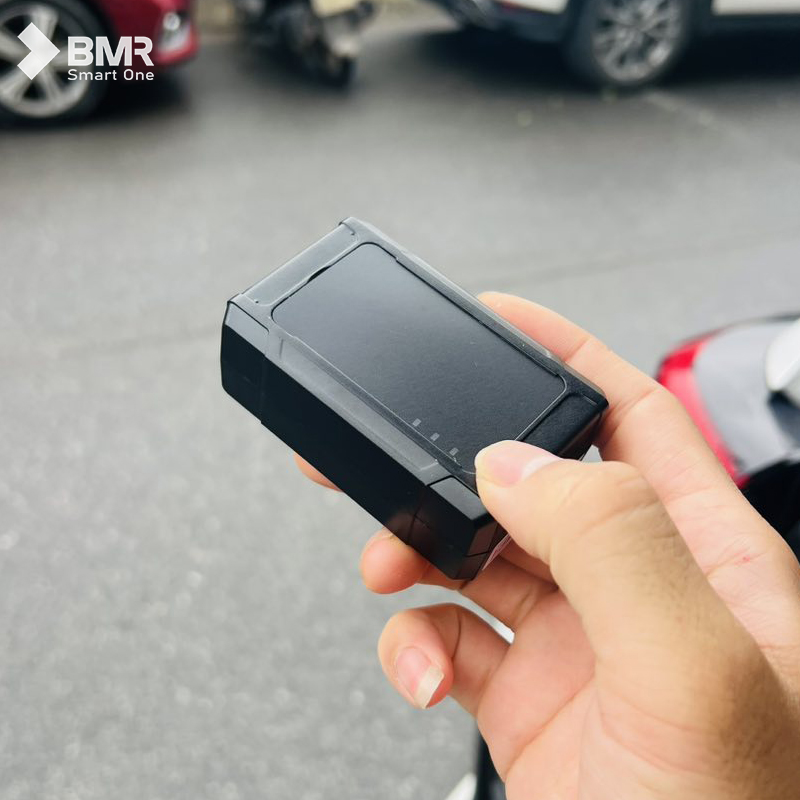 Ảnh chụp cận cảnh sản phẩm thiết bị định vị ô tô A9 + 4G