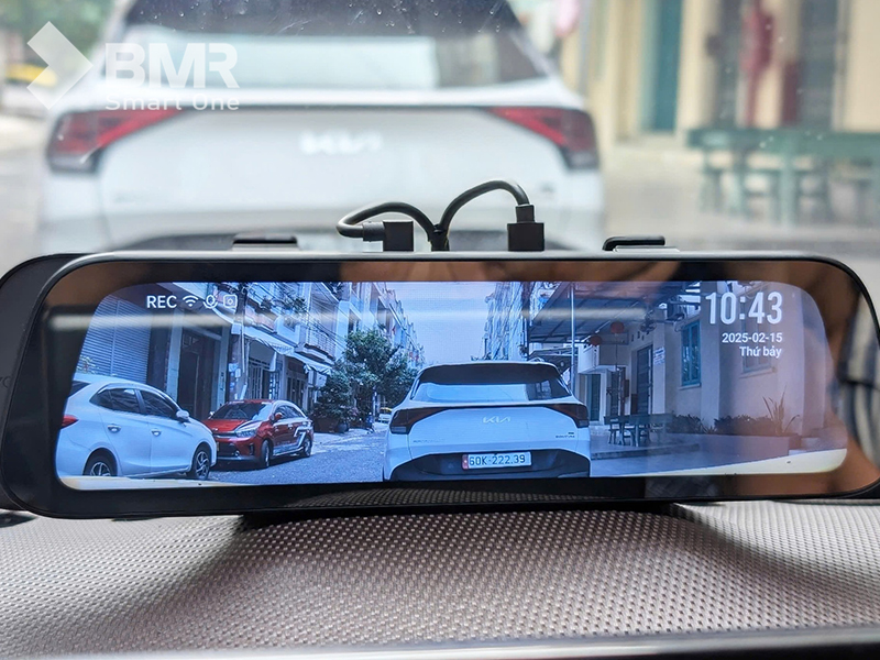 Camera hành trình gắn trên gương chiếu hậu quay rõ nét biển số xe