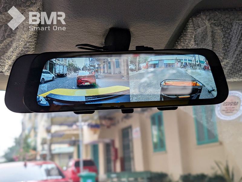 Camera hành trình kẹp gương chiếu hậu tối ưu không gian hiệu quả