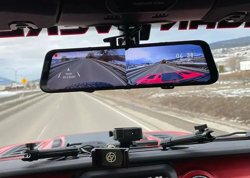 Camera lùi xóa bỏ và hạn chế điểm mù phía sau xe (Nguồn: Sưu tầm)