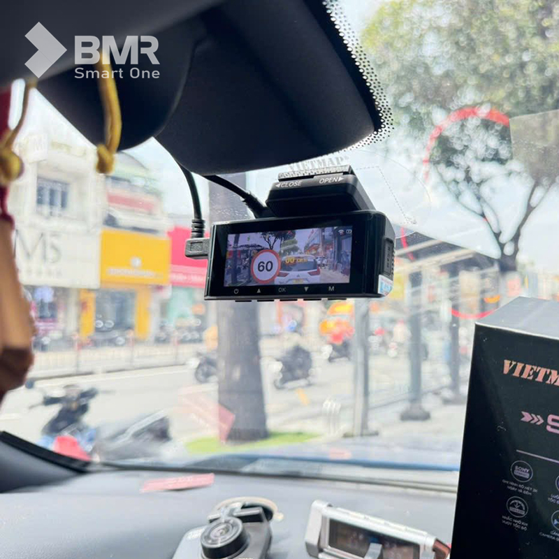 Giá camera hành trình cảnh báo tốc độ dao động khoảng 1.000.000 VNĐ đến 7.990.000 VNĐ