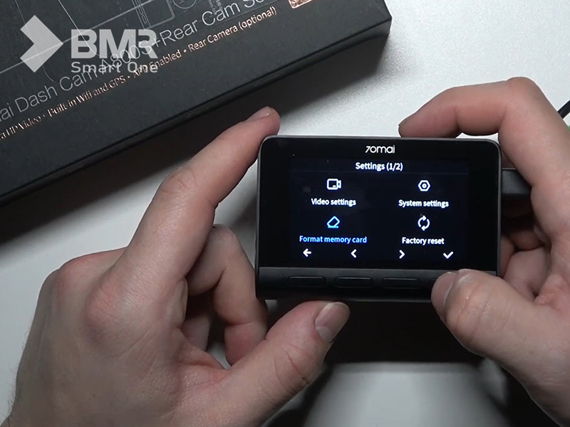 Di chuyển các nút điều hướng chọn Format Memory Card